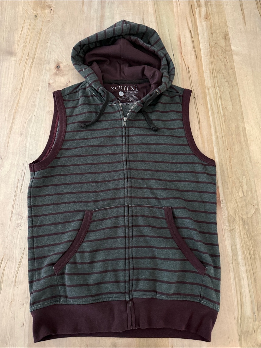 Men's Sleeveless Hooded Zip Vest in Gray & Burgundy